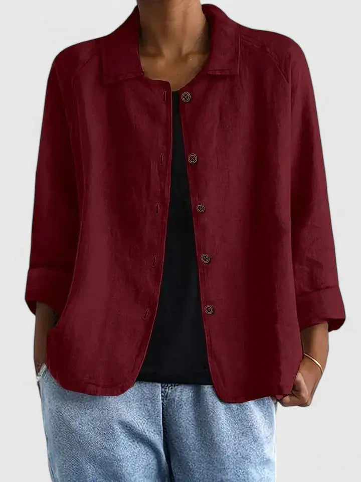 Chic women's light top, short sleeve, perfect for minimalist spring and summer fashion.