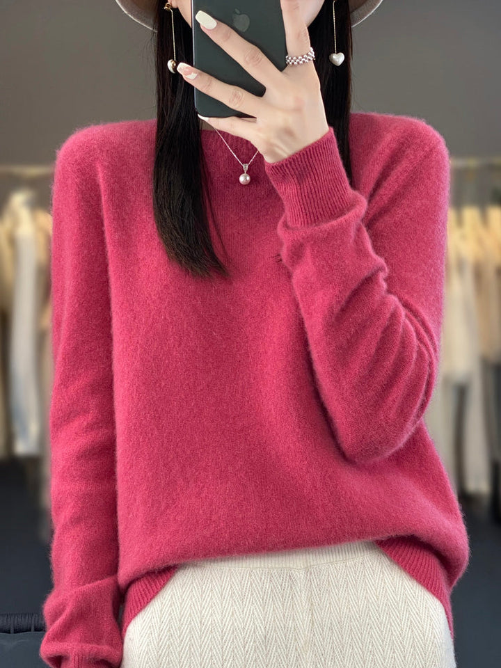 Stylish women's classic round neck pullover sweater, long sleeve for winter wear.