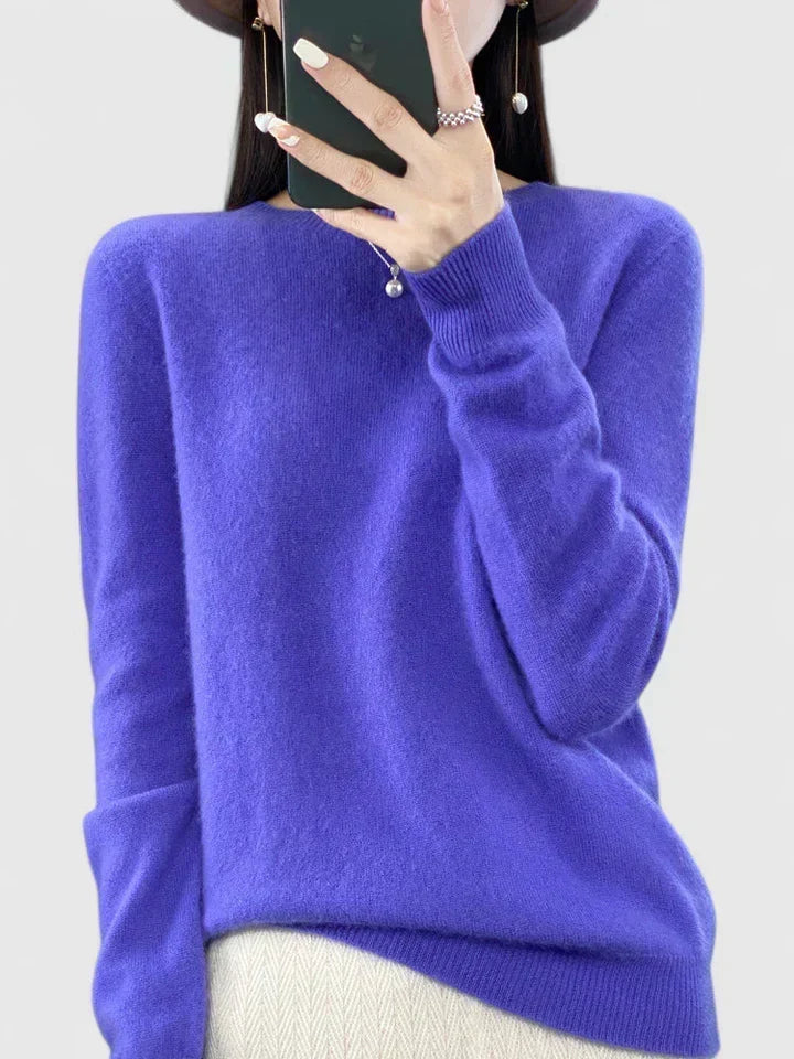 Woman wearing a cozy fall round neck pullover sweater, comfortable and stylish.