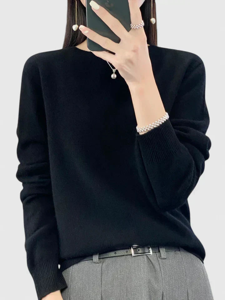 Soft touch women's pullover sweater, round neck, long sleeve, for everyday cozy wear.