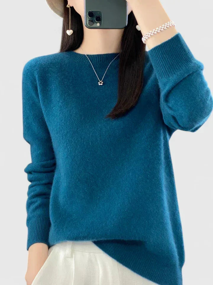 Model in comfortable women's round neck pullover sweater, relaxed fit, fall fashion.