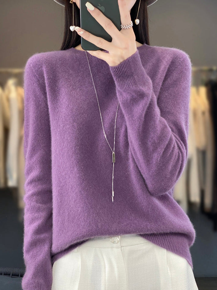 Cozy knit women's sweater, back view, round neck detail for everyday comfort.