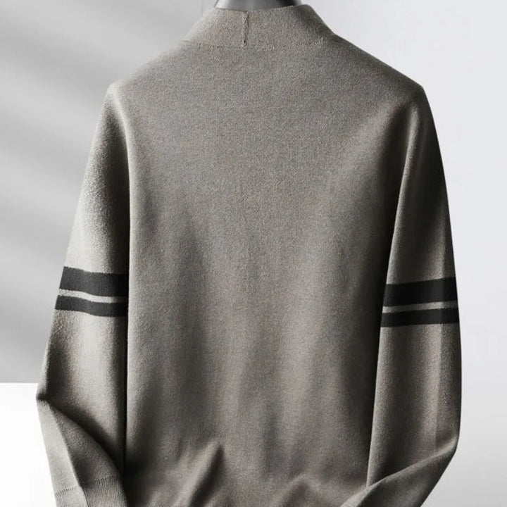 Easy-to-wear women's striped cardigan for everyday comfort. A classic layering piece for casual outfits.