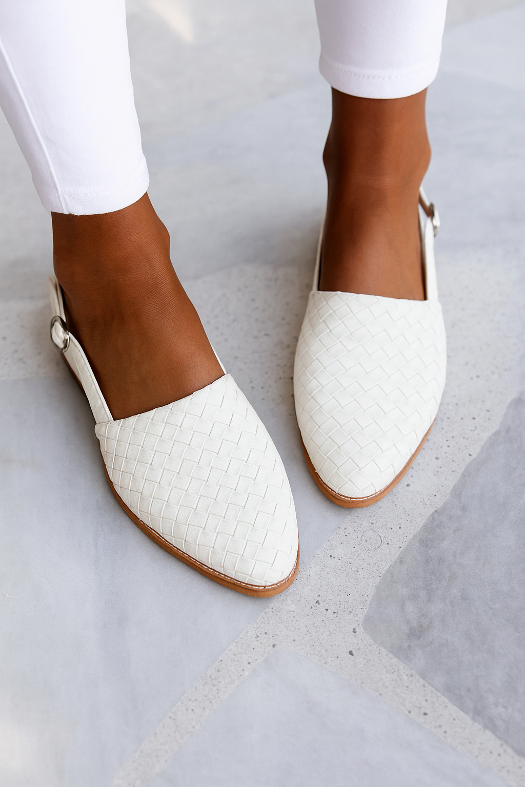 Modern women's slip-on closed-toe mules, flat for comfort. Backless casual footwear for daily wear.