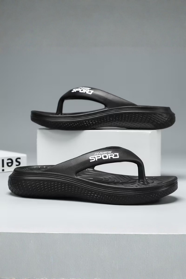 Casual women's cushioned flip flops, ideal summer sandals for everyday comfort and beach adventures.