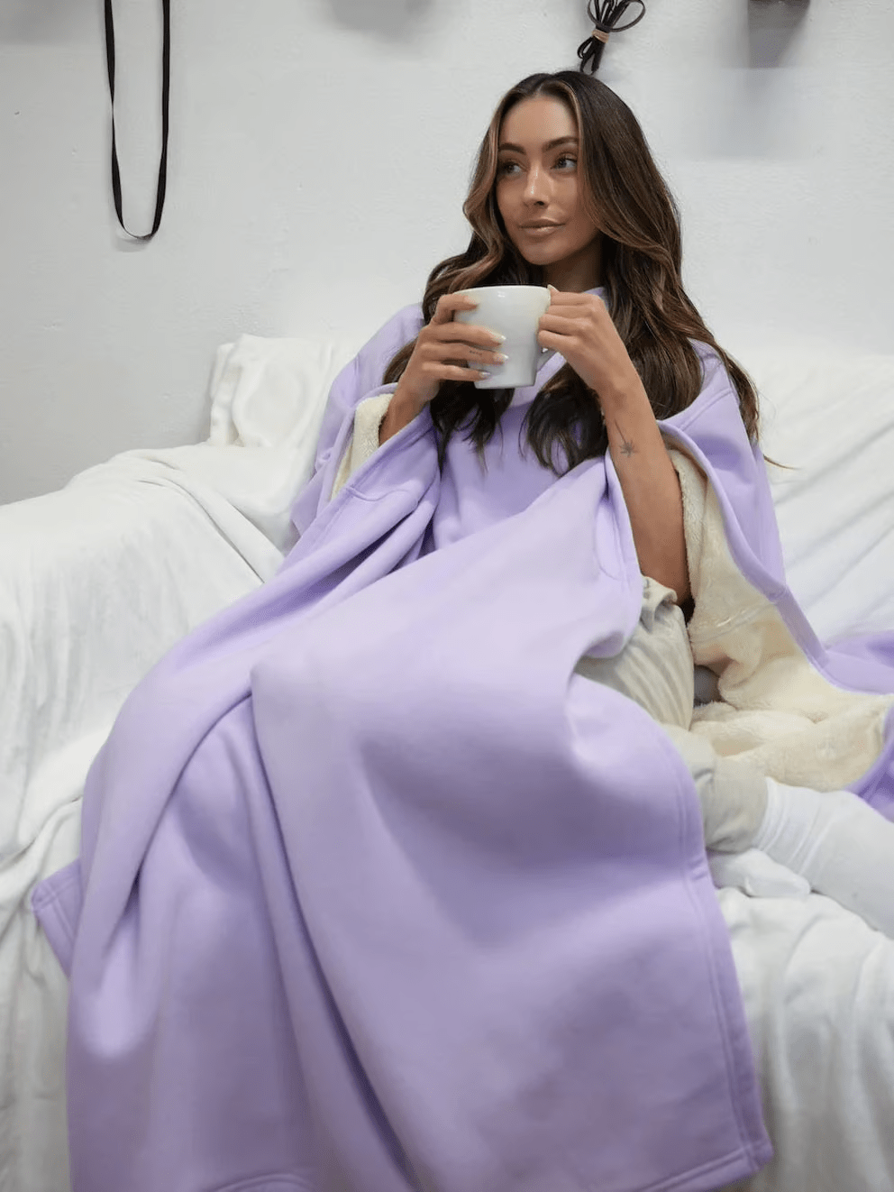 Cozy oversized women's hoodie, relaxed fit, perfect lounge wear & casual style.