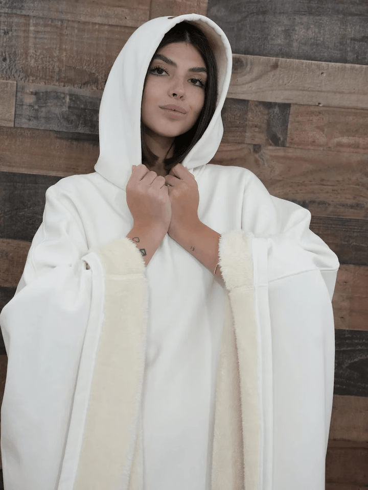 Oversized women's hoodie, soft fabric, relaxed fit, perfect for ultimate comfort.