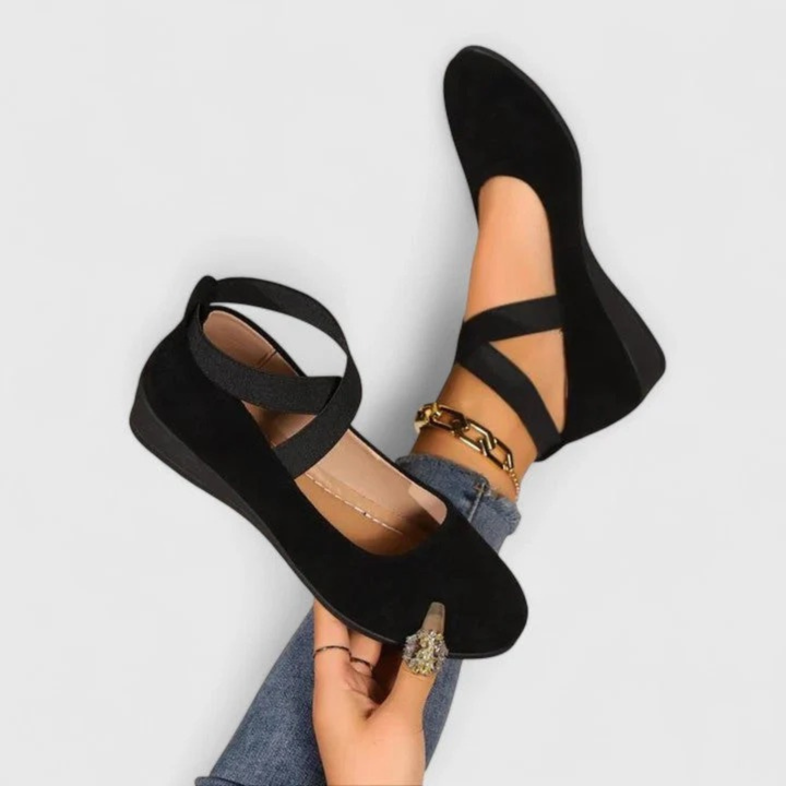 Women's comfort open-toe sandals with flexible sole, ideal for daily wear. Lightweight summer casual footwear.