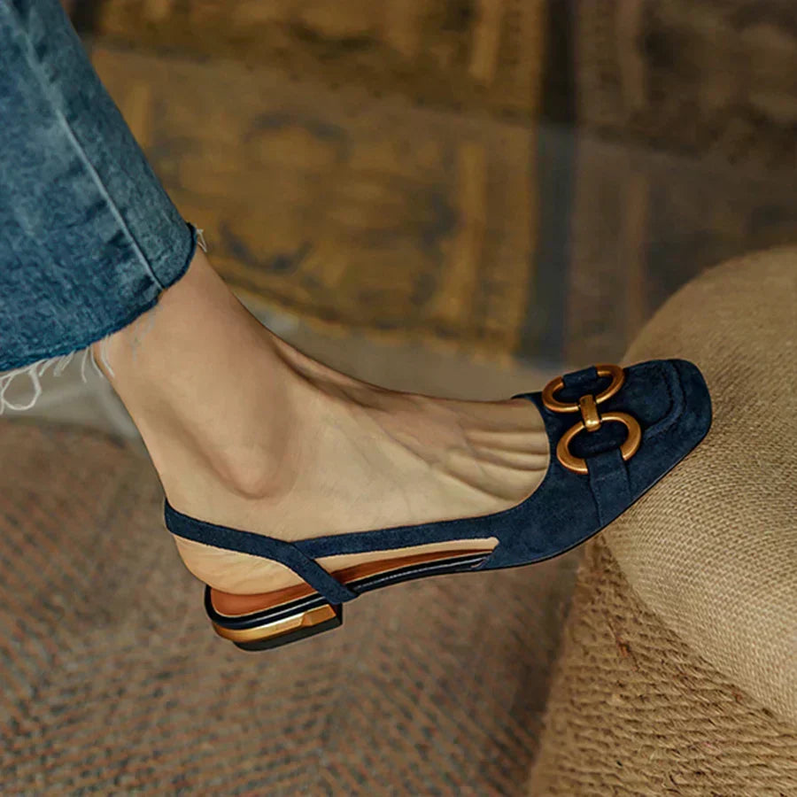 Stylish women's walking sandals featuring a supportive cushioned footbed, ideal for casual summer days.