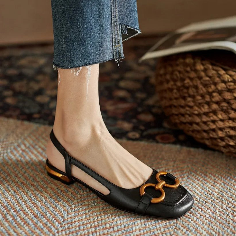 Comfortable women's sandals with excellent foot support, cushioned footbed, and adjustable straps for walking.