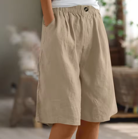 Versatile women's comfort shorts, elastic waist, relaxed fit, essential for summer and daily activities.