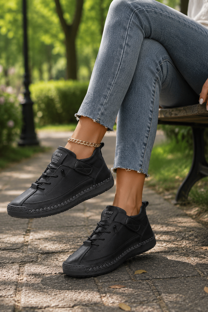 Stylish women's casual sneakers with modern design, offering all-day comfort and versatility.