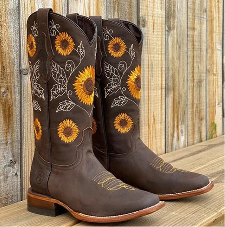Chic women's brown ankle boots with bohemian detailing, offering comfort for fashion-forward everyday looks.