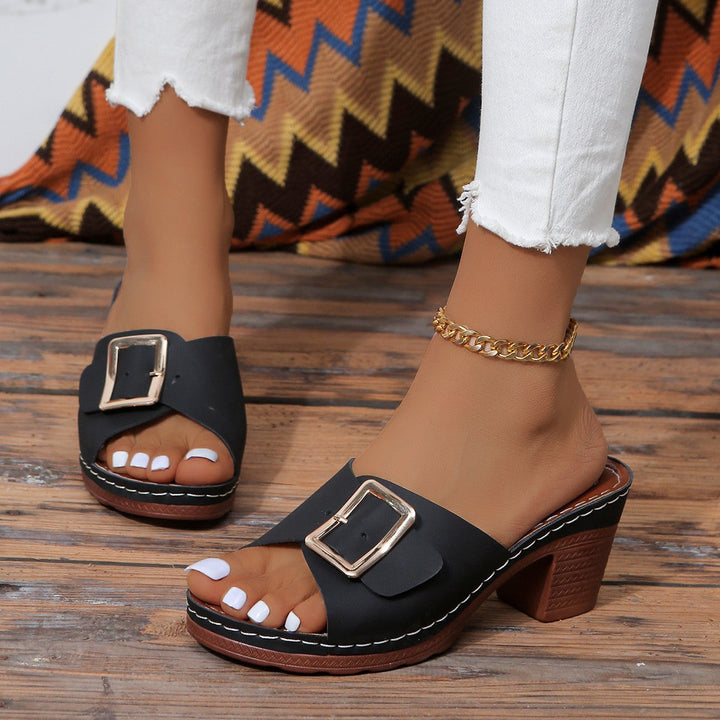 Women's comfortable and stylish casual sandals, ideal everyday summer footwear, slip-on design.