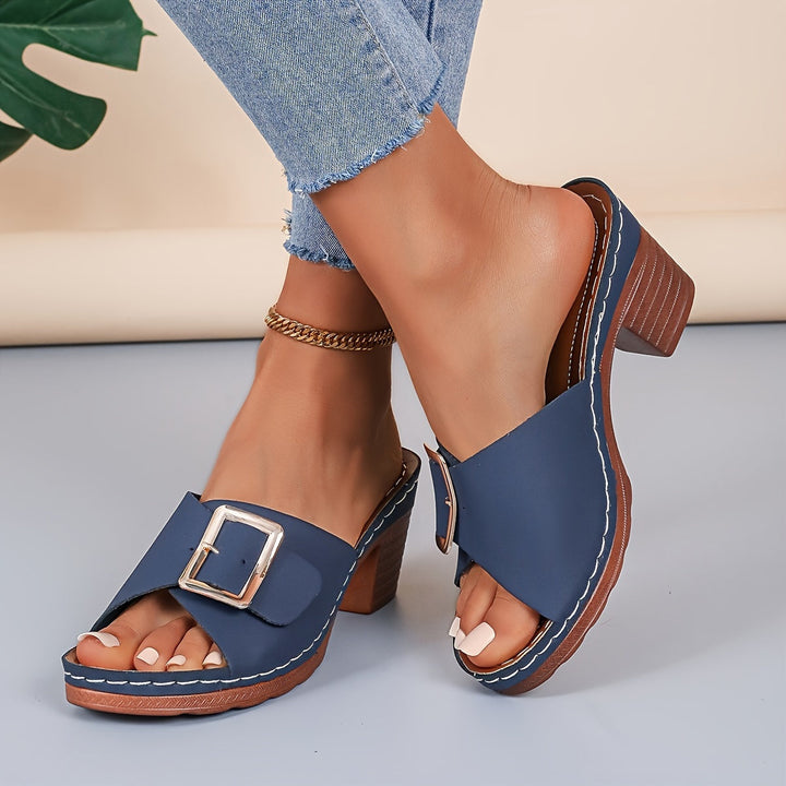 Women's outdoor casual sandals, comfortable slip-on style for summer adventures and daily wear.