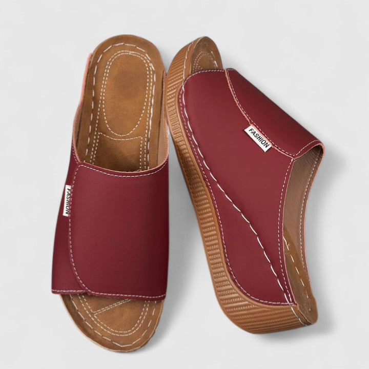 Open-toe women's everyday sandals, designed for ultimate comfort & versatility in warm summer weather.