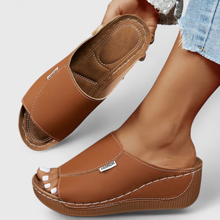Elegant women's open-toe sandals, perfect for summer travel, everyday comfort & versatile style.
