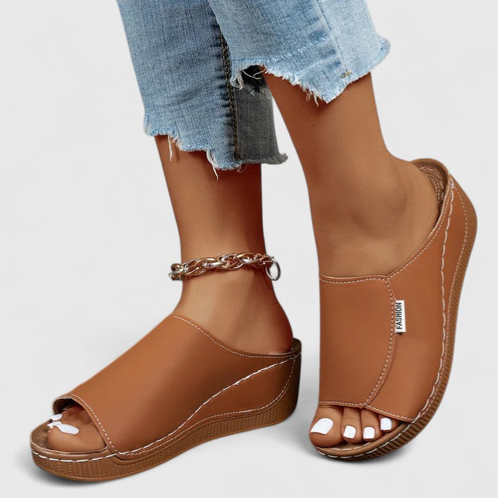 Warm weather women's open-toe sandals, super comfortable & versatile for daily summer activities.