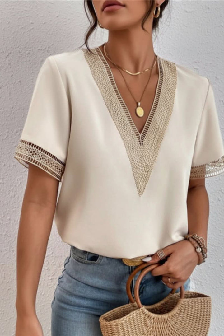 Chic women's fashion t-shirt. Versatile everyday top for a comfortable and stylish casual look.
