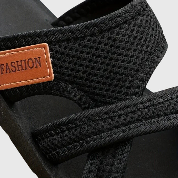 Everyday women's platform slip-on sandals, breathable mesh strap for maximum comfort during summer walks.