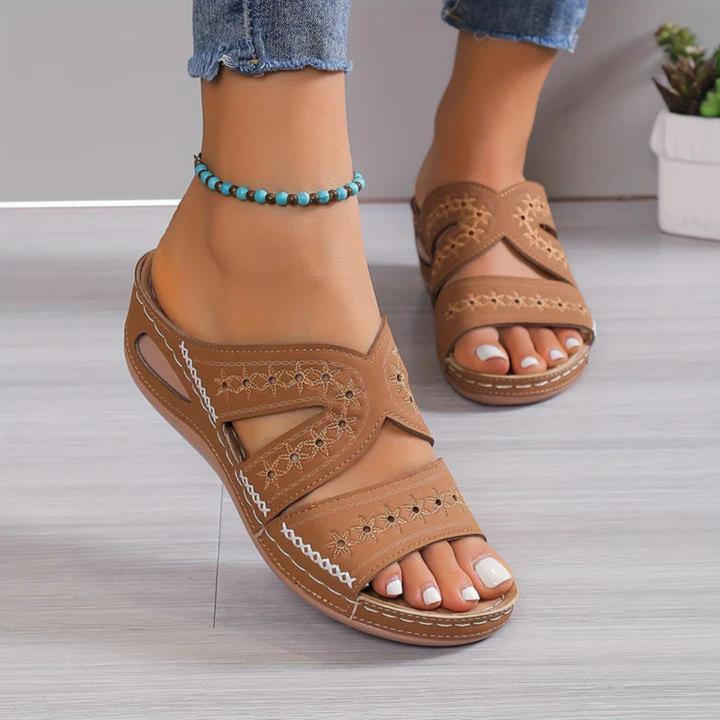 Cushioned open toe women's orthopedic sandals, ideal for comfortable walking and summer.