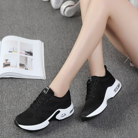 Orthopedic women's walking sneakers with excellent arch support for daily wear.