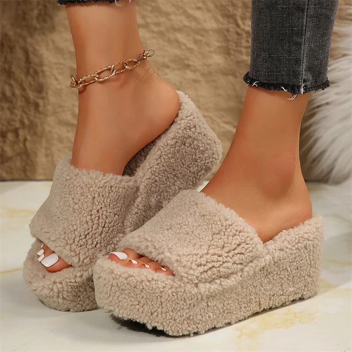 Comfortable women's platform wedge sandals, ideal for summer. Stylish open-toe design for versatile casual wear.