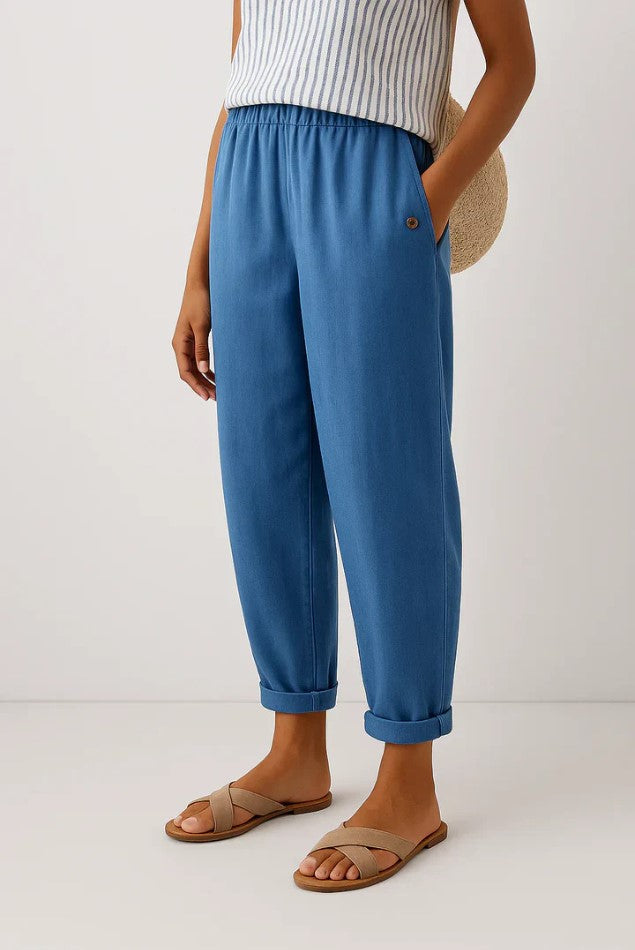 Versatile ladies' comfortable pants with elastic waist, great for travel & everyday relaxed style.