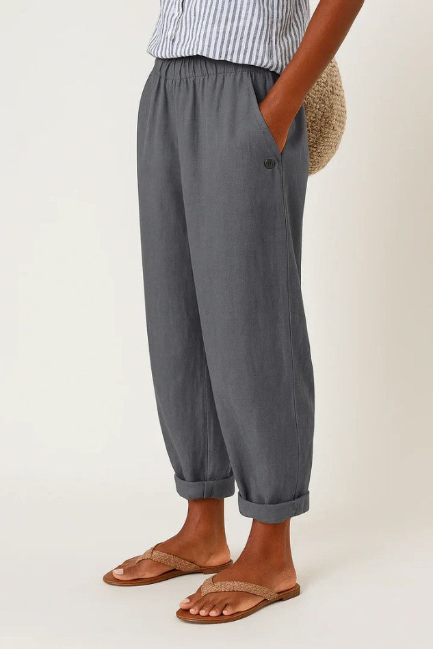 Everyday comfortable women's pants, loose fit with elastic waist, ideal for casual summer fashion.