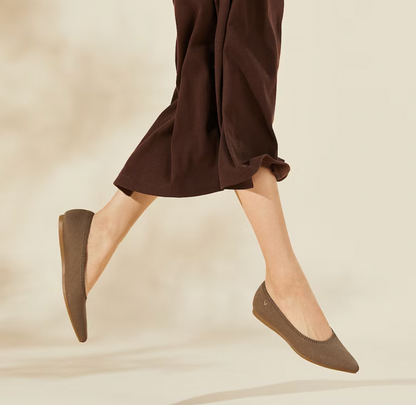 Fashionable women's ballerinas, comfortable, casual, and easy slip-on shoes.