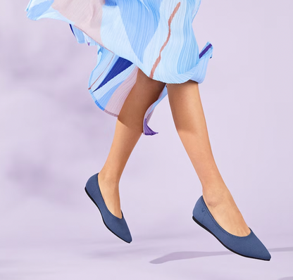 Casual women's slip-on shoes, comfortable ballerinas ideal for spring fashion footwear.