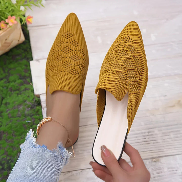 Elegant women's flat mules, easy slip-on sandals ideal for walking. Stylish and comfortable everyday footwear.