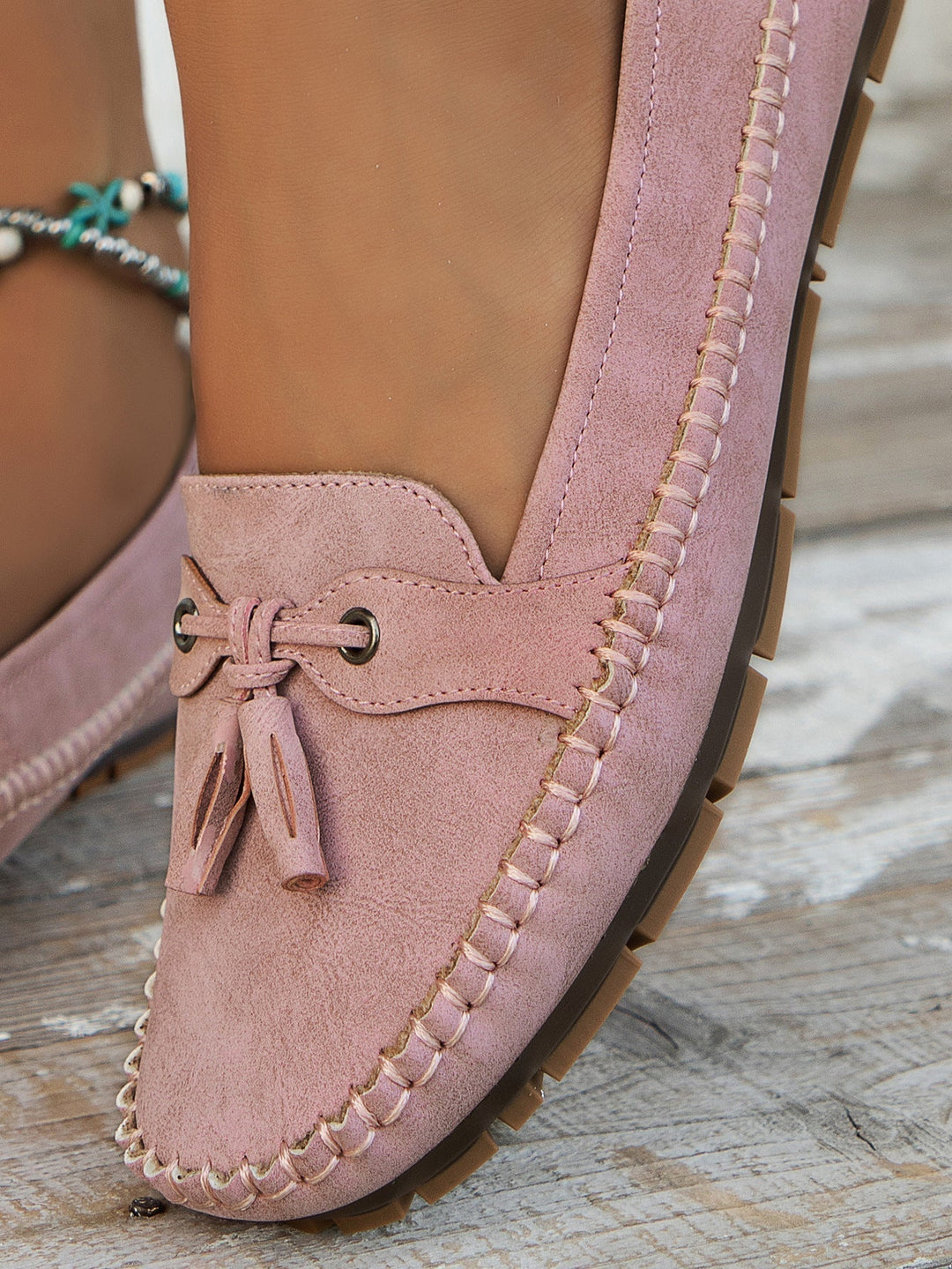 Durable & comfortable women's loafers, slip-on with cushioned support for lasting comfort.
