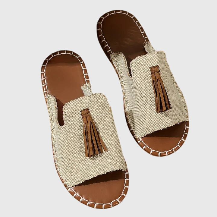 Chic women's casual sandals, slip-on and comfortable, featuring trendy tassel strap details for summer.