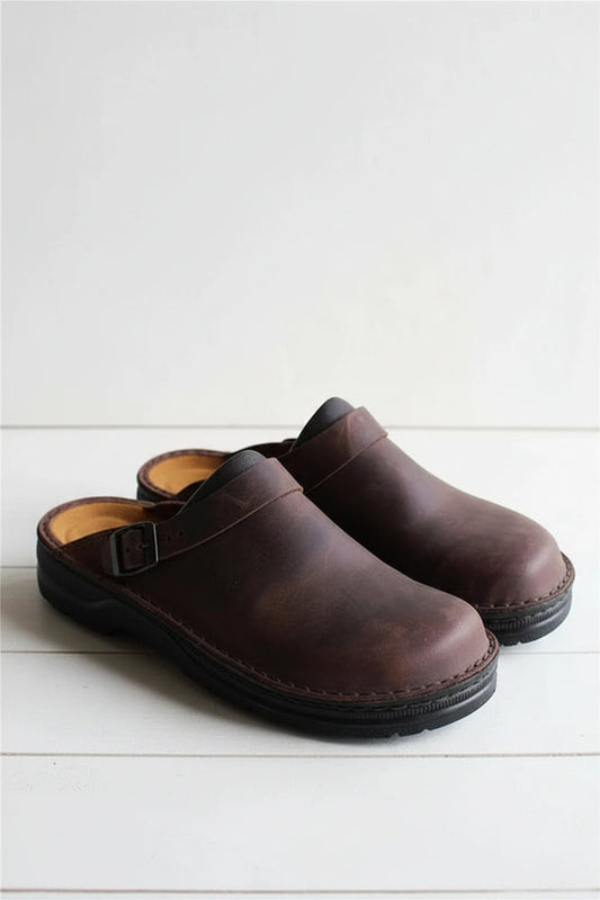 Versatile women's casual clogs with excellent support for everyday wear. Comfortable slip-on shoes.