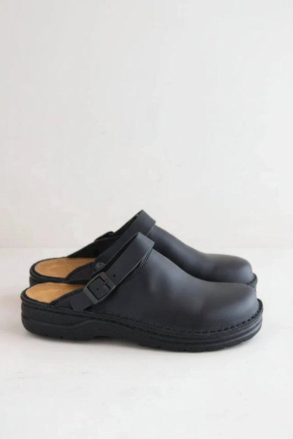 Comfortable women's clogs providing foot relief & support for long days. Ideal walking & work shoes.