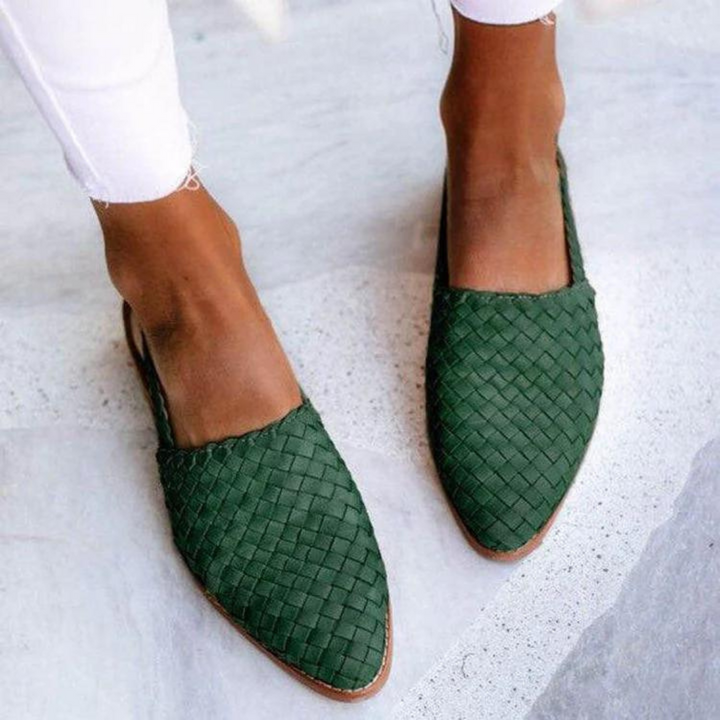 Elegant women's pointed-toe woven mules. Versatile slip-on loafers, ideal for office, casual, or dressy outfits.