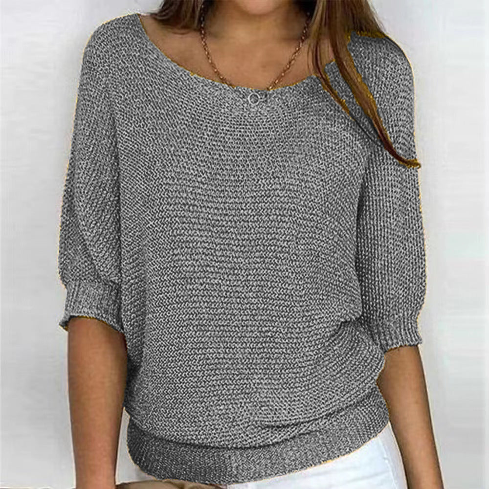 Elegant women's long-sleeve pullover sweater, ideal for versatile fall outfits.
