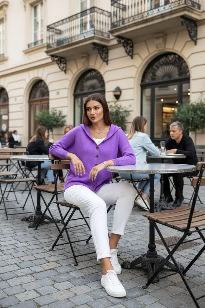 Relaxed fit women's cardigan, hooded and soft, for comfortable casual wear.