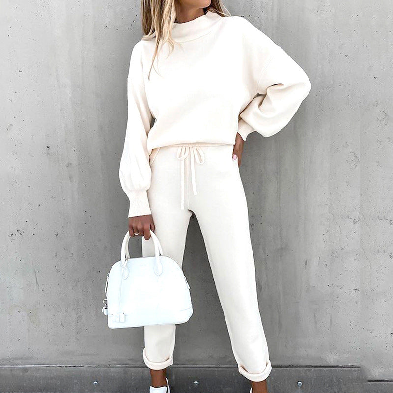 Women's cozy loungewear set, two-piece for ultimate comfort & relaxation.