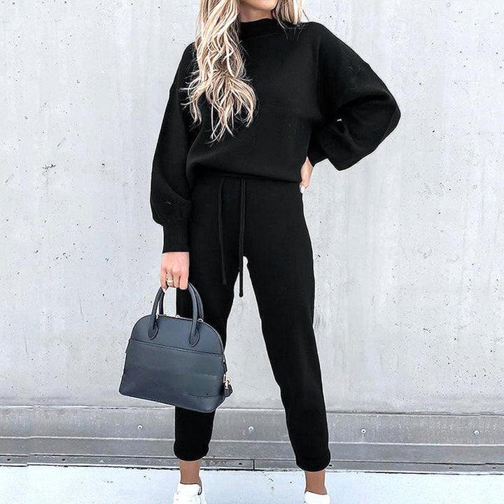 Ultimate comfort women's loungewear set, a stylish two-piece for relaxation wear & home fashion.