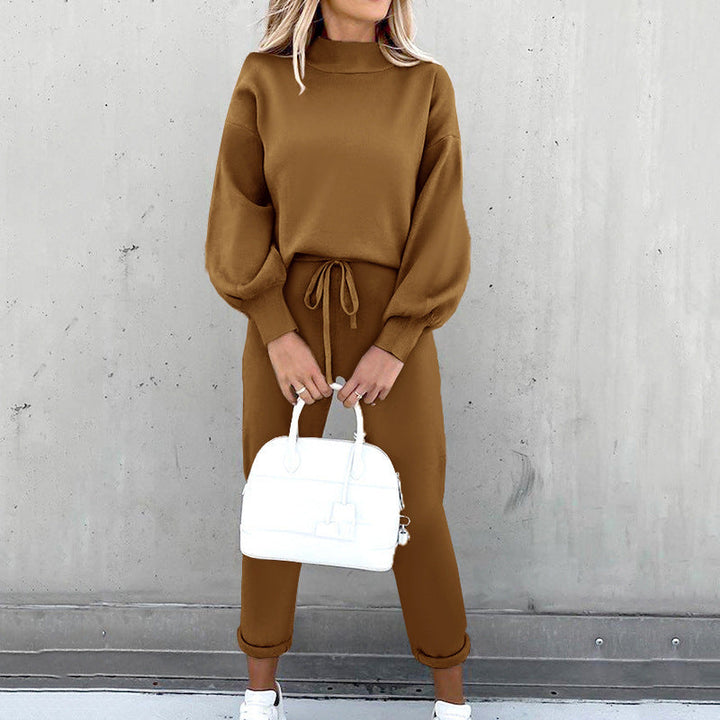 Chic women's loungewear set, a comfortable two-piece outfit for stylish home relaxation.