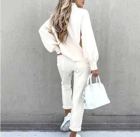 Women's casual loungewear set, perfect for relaxing at home, cozy evenings, and ultimate comfort.