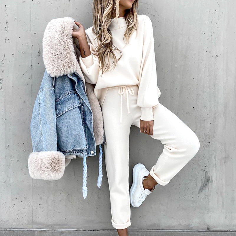 Versatile women's loungewear set, a comfortable two-piece for home relaxation & casual style.