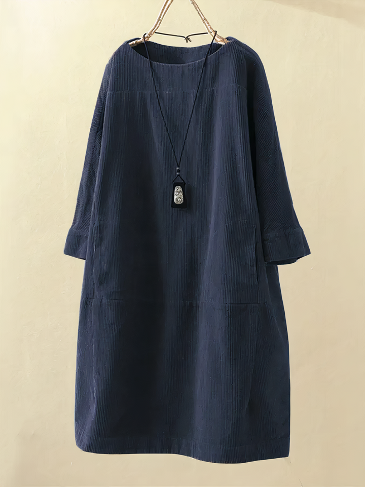 Comfortable women's midi dress for everyday wear. Versatile casual dress with pockets, ideal for fall & winter fashion.