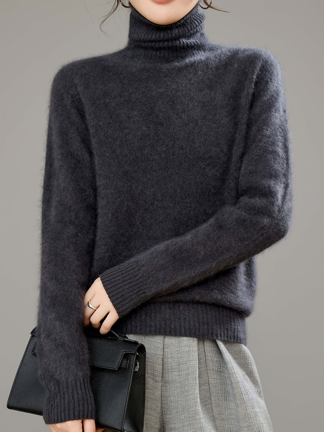 Luxurious women's cozy turtleneck sweater, an oversized design for ultimate warmth and style.