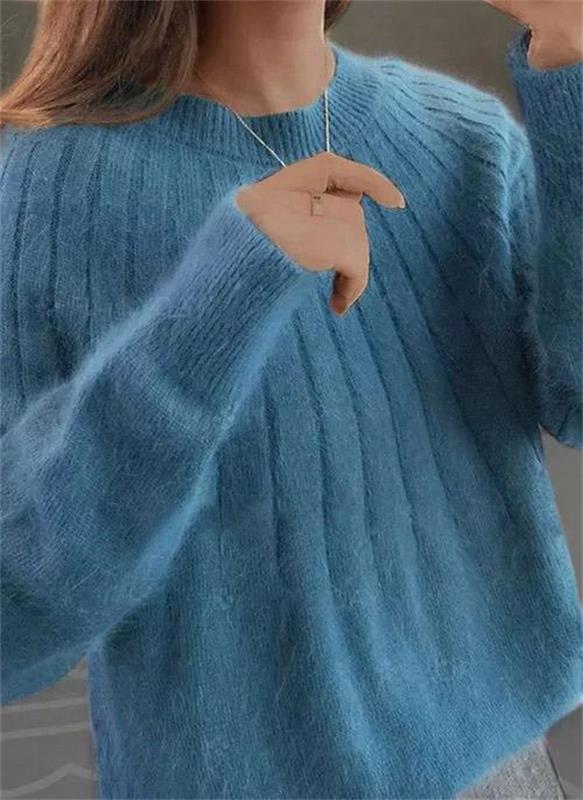 Women's cozy textured knit sweater in soft yarn, perfect for fall and winter comfort. Stylish long sleeve top.