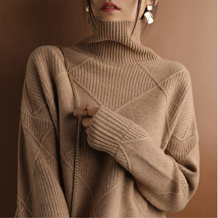 Stylish women's long-sleeve turtleneck, combining comfort with modern fashion.