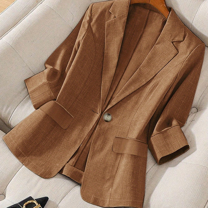 Versatile business casual women's cropped blazer, a fashion statement.