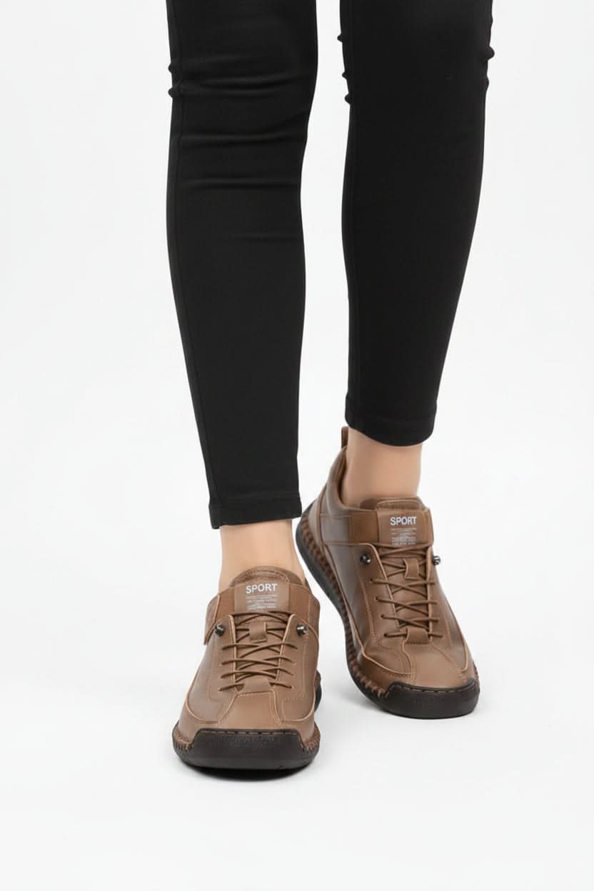 Women's cushioned wide walking shoes for everyday comfort, perfect for travel.